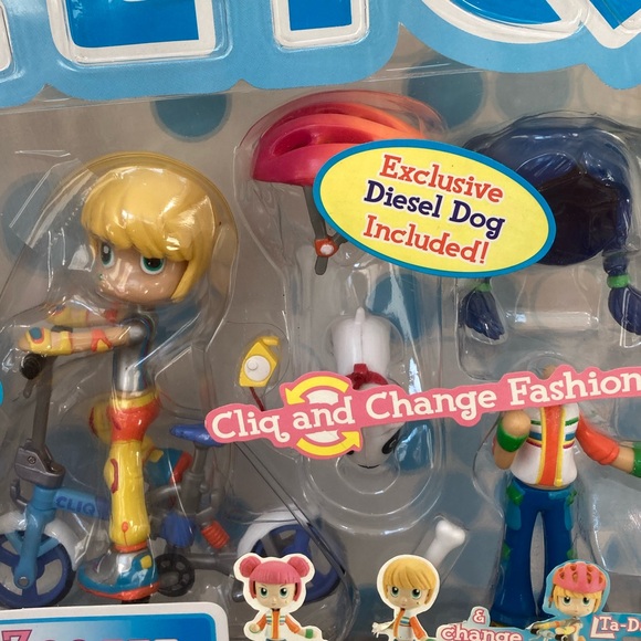 Cliq and Change Fashion Zoe Mountain Bike Doll Play Set Outfit Helmet Dog More - Picture 9 of 9